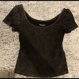 Scoop neck crop tee